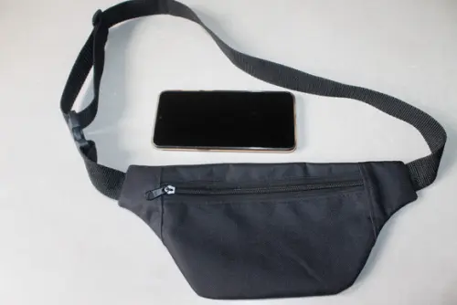 Pochete um bolso preto
