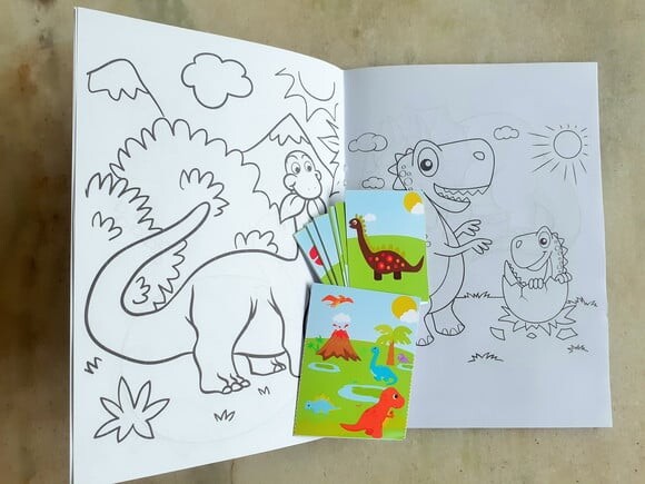 Álbum de Figurinhas Dinossauros