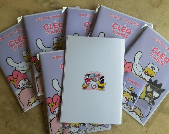 Álbum de Figurinhas Hello Kitty