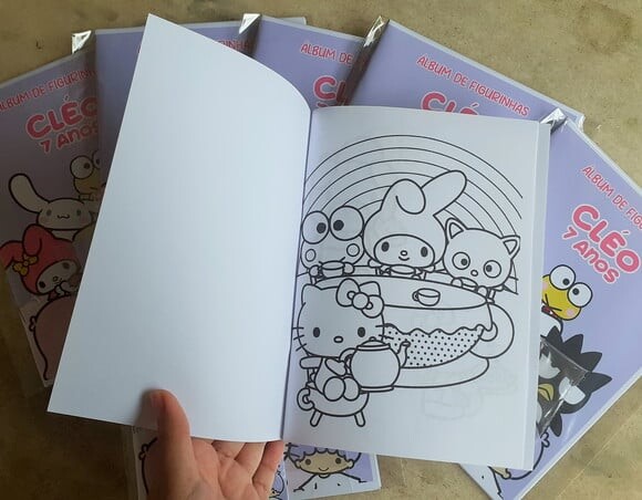 Álbum de Figurinhas Hello Kitty