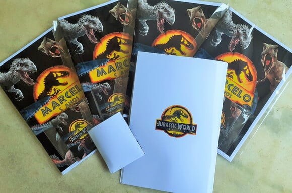 Álbum de Figurinhas Jurassic World
