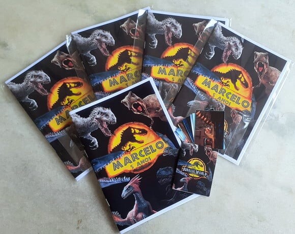 Álbum de Figurinhas Jurassic World