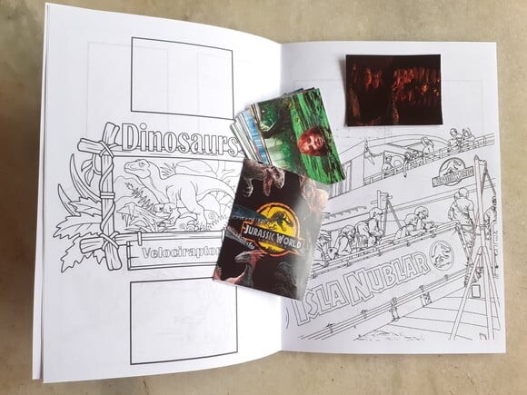 Álbum de Figurinhas Jurassic World