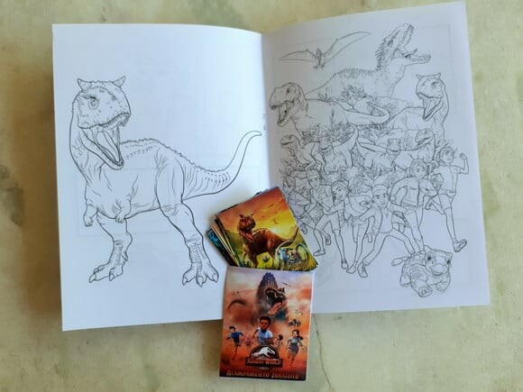 Álbum de Figurinhas Jurassic World Acampamento Jurássico