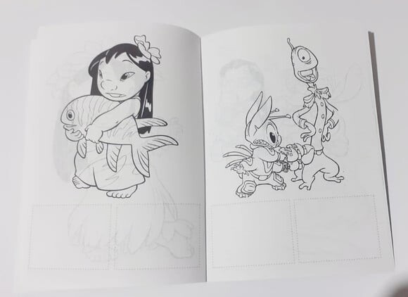 Álbum de Figurinhas Lilo e Stitch