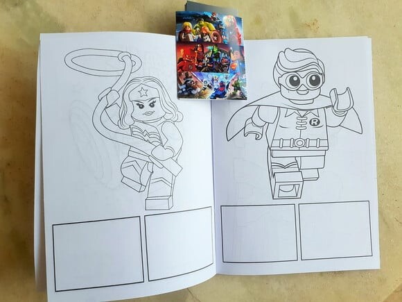 Álbum de Figurinhas Lego Heroes