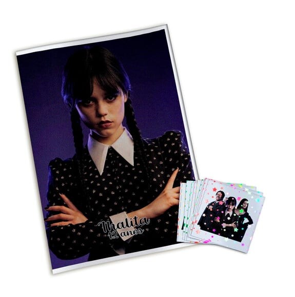 Álbum de Figurinhas Metalizadas Wandinha Addams
