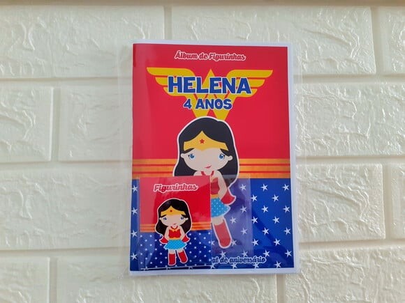Álbum de Figurinhas Mulher Maravilha
