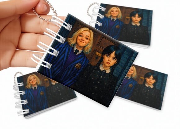 Mini Livro de Colorir 6x8cm Wandinha Addams