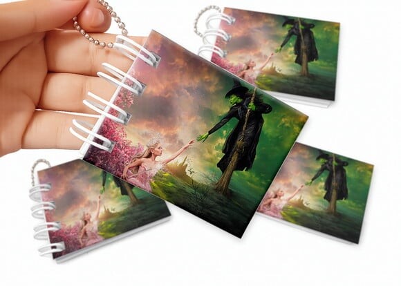 Mini Livro de Colorir 6x8cm Wicked Bruxas de Oz