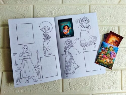 Álbum de Figurinhas Animais Fantásticos