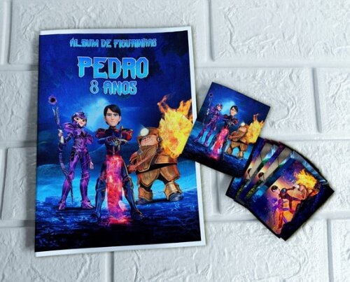 Álbum de Figurinhas Caçadores de Trolls