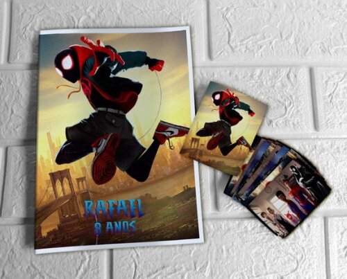 Álbum de Figurinhas Homem Aranha no Aranhaverso