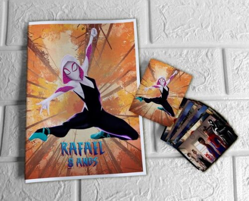 Álbum de Figurinhas Homem Aranha no Aranhaverso