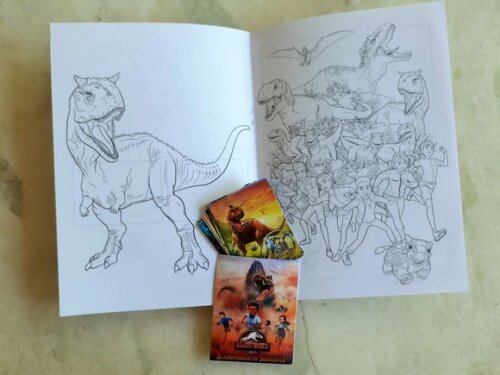 Álbum de Figurinhas Jurassic World Acampamento Jurássico