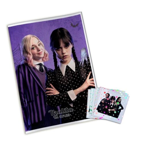 Álbum de Figurinhas Metalizadas Wandinha Addams