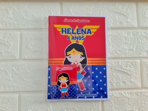 Álbum de Figurinhas Mulher Maravilha