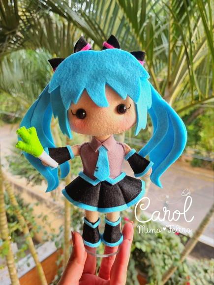 Boneca Hatsune Miku Artesanal em Feltro Kawaii