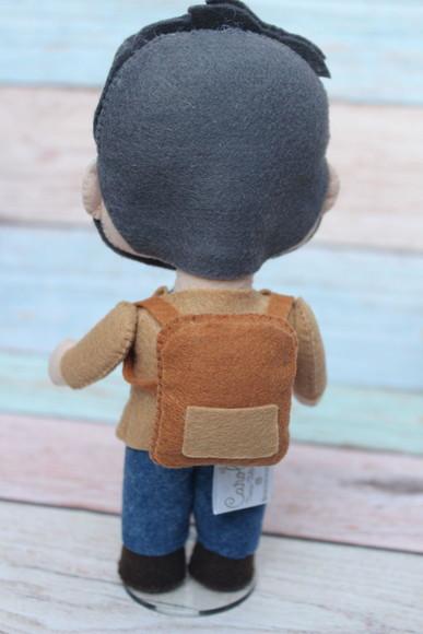 Boneco Joel The Last Of Us em Feltro Decorativo Geek 20cm