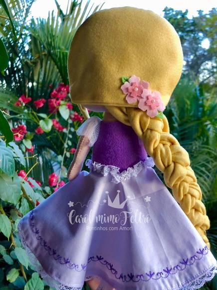 Rapunzel em Feltro 30cm - Boneca Decorativa para Festas e Quarto 