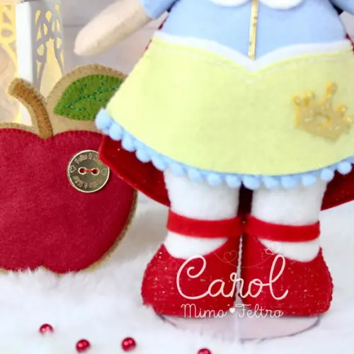 Boneca Branca de Neve em Feltro - 25cm