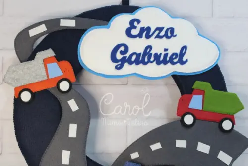 Guirlanda Carrinho Porta Maternidade em Feltro 30cm