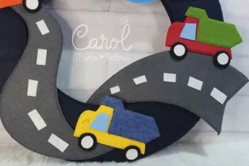 Guirlanda Carrinho Porta Maternidade em Feltro 30cm