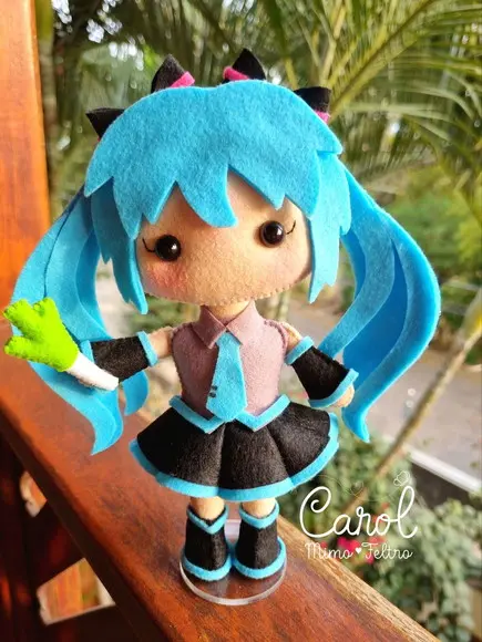 Boneca Hatsune Miku Artesanal em Feltro Kawaii