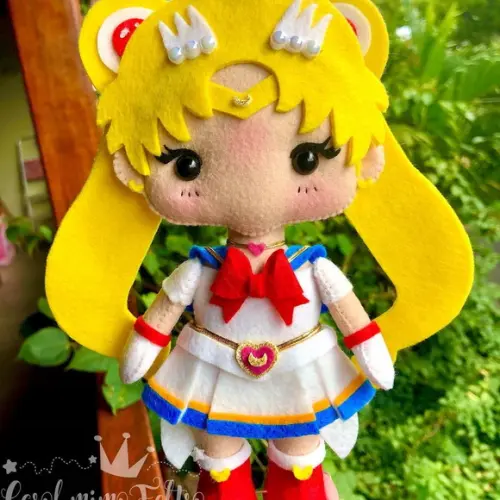 Boneca Sailor Moon Eternal (Usagi) em Feltro 22cm