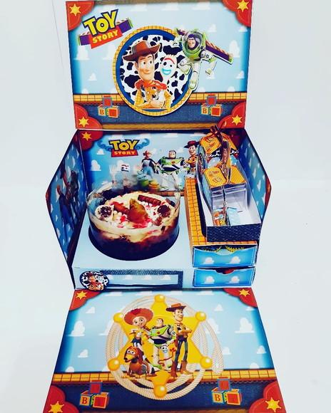 Arquivo de corte Caixa cenário Toy Story *Studio/PDF