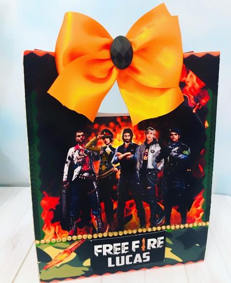 Arquivo de corte Free Fire Studio/PDF