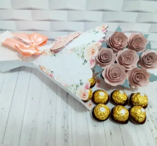 Arquivo Caixa buque de flores Dia das Mães *Studio/PDF