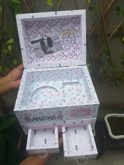 Arquivo Digital de Corte Festa na Caixa com 2 Gavetas pdf
