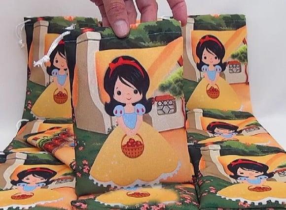 Sacolinha / Saquinho Surpresa Branca de Neve para Guloseimas