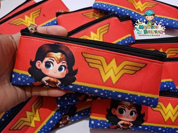 35 Estojos Slim Personalizado Mulher Maravilha Tam: 19x7cm