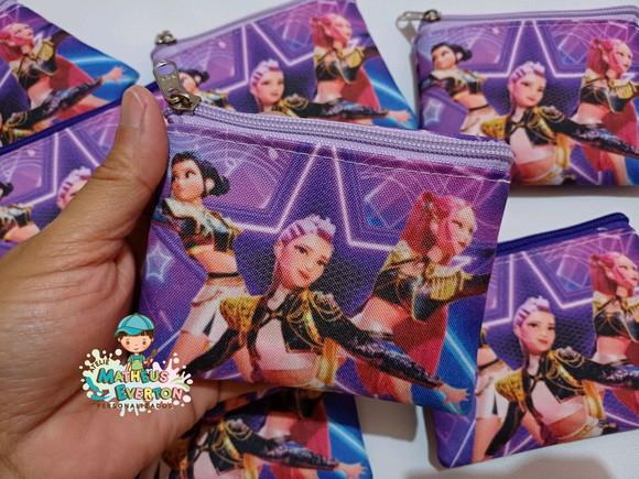 35 Porta Moedas Guerreiras do K-pop Tamanho: 10x12cm