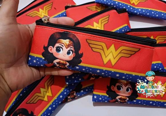 45 Estojos Slim Personalizado Mulher Maravilha Tam: 19x7cm