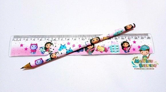 25 Kits Lápis e Régua Personalizado a Casa Mágica da Gabi