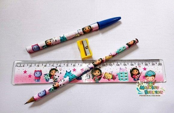 45 Kits Lápis, Caneta,regua e Apontado a Casa Mágica da Gabi