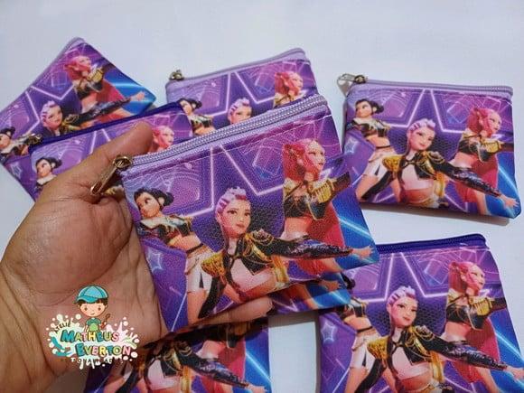 45 Porta Moedas Guerreiras do K-pop Tamanho: 10x12cm
