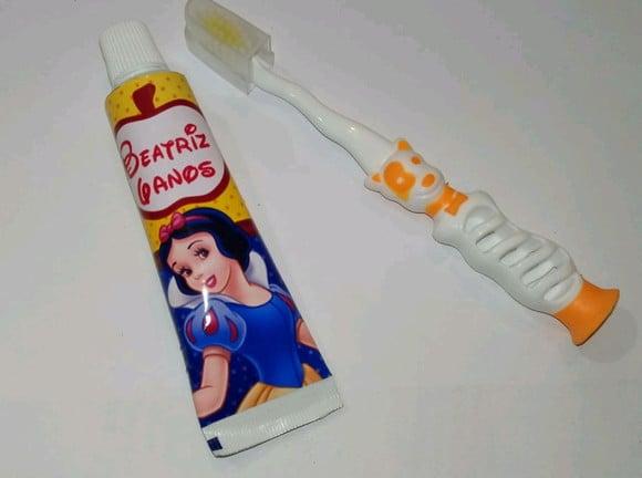 50 Kit Higiene Bucal Personalizado - Tema Branca de Neve