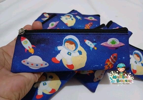 30 Estojos Slim Personalizado Astronauta(espaço) Tam: 19x7