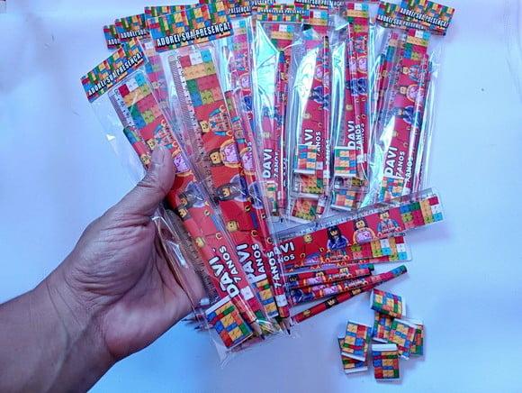 30 Kits Lápis, Régua e Borracha Lego