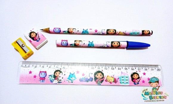 30 Super Kits Escolares Personalizados a Casa Mágica da Gabi