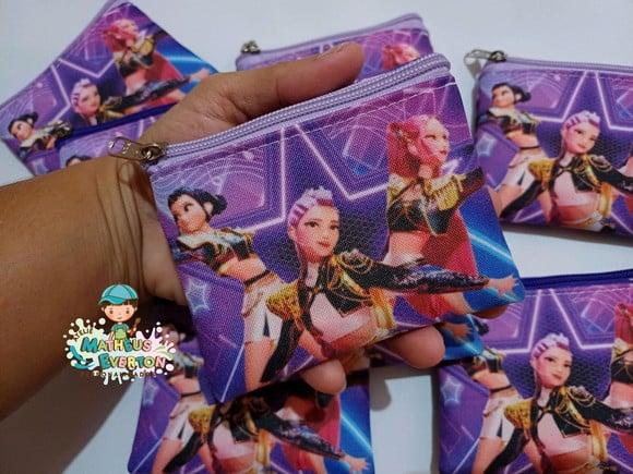 35 Porta Moedas Guerreiras do K-pop Tamanho: 10x12cm