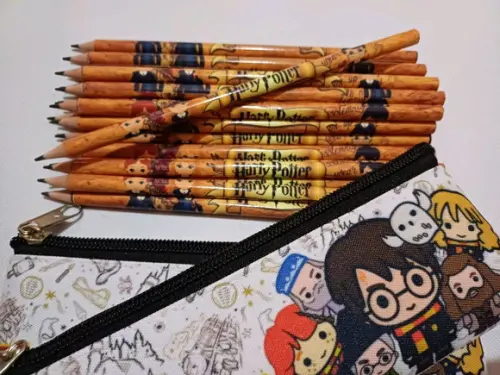 25 Lápis + 25 Estojos Slim Harry Potter Tam: 19x7