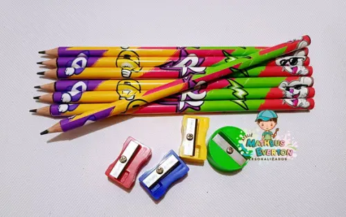 30 Kits Lápis e Apontador Personalizado Emily Vick