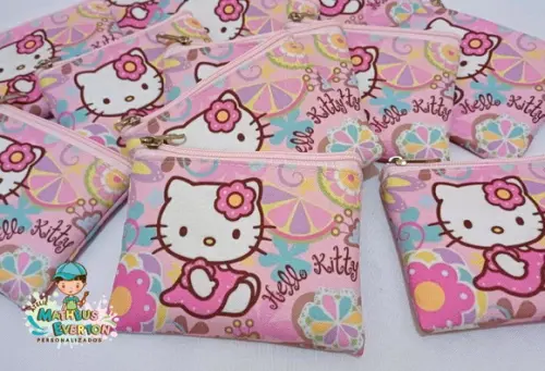 30 Porta Moedas Hello Kitty Tamanho: 10x12cm