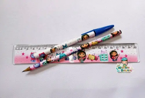 35 Kits Lápis, Caneta e Regua a Casa Mágica da Gabi