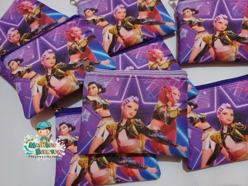 35 Porta Moedas Guerreiras do K-pop Tamanho: 10x12cm
